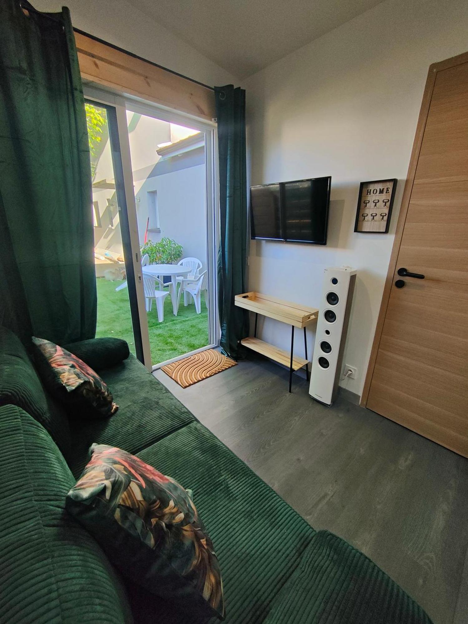 雅莱地区圣梅达尔Tiny House Avec Jardin Et Acces Piscine Chauffee别墅 外观 照片